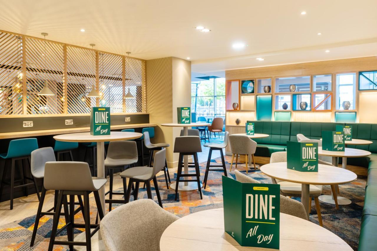 Holiday Inn Stevenage By Ihg Exterior foto