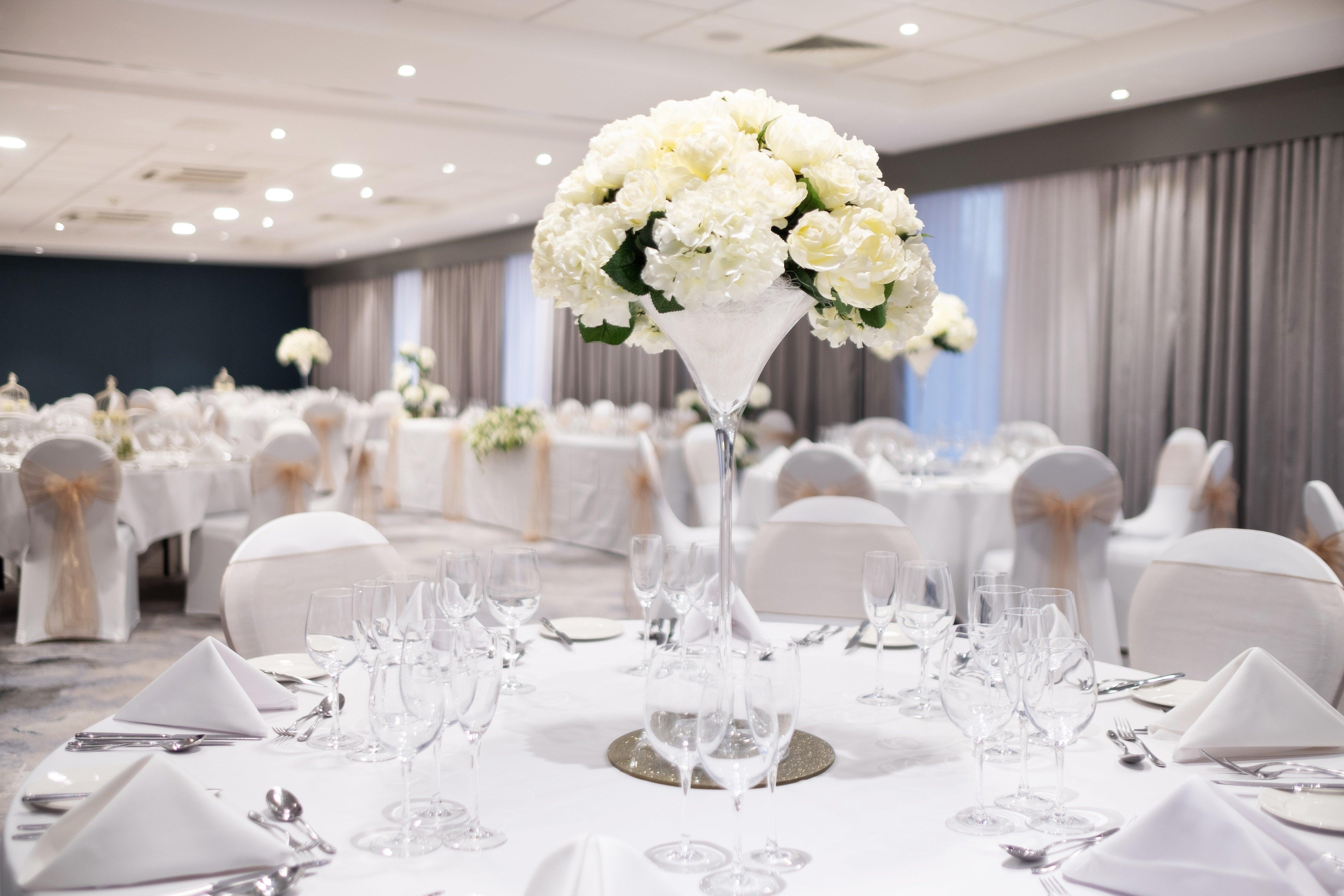 Holiday Inn Stevenage By Ihg Exterior foto