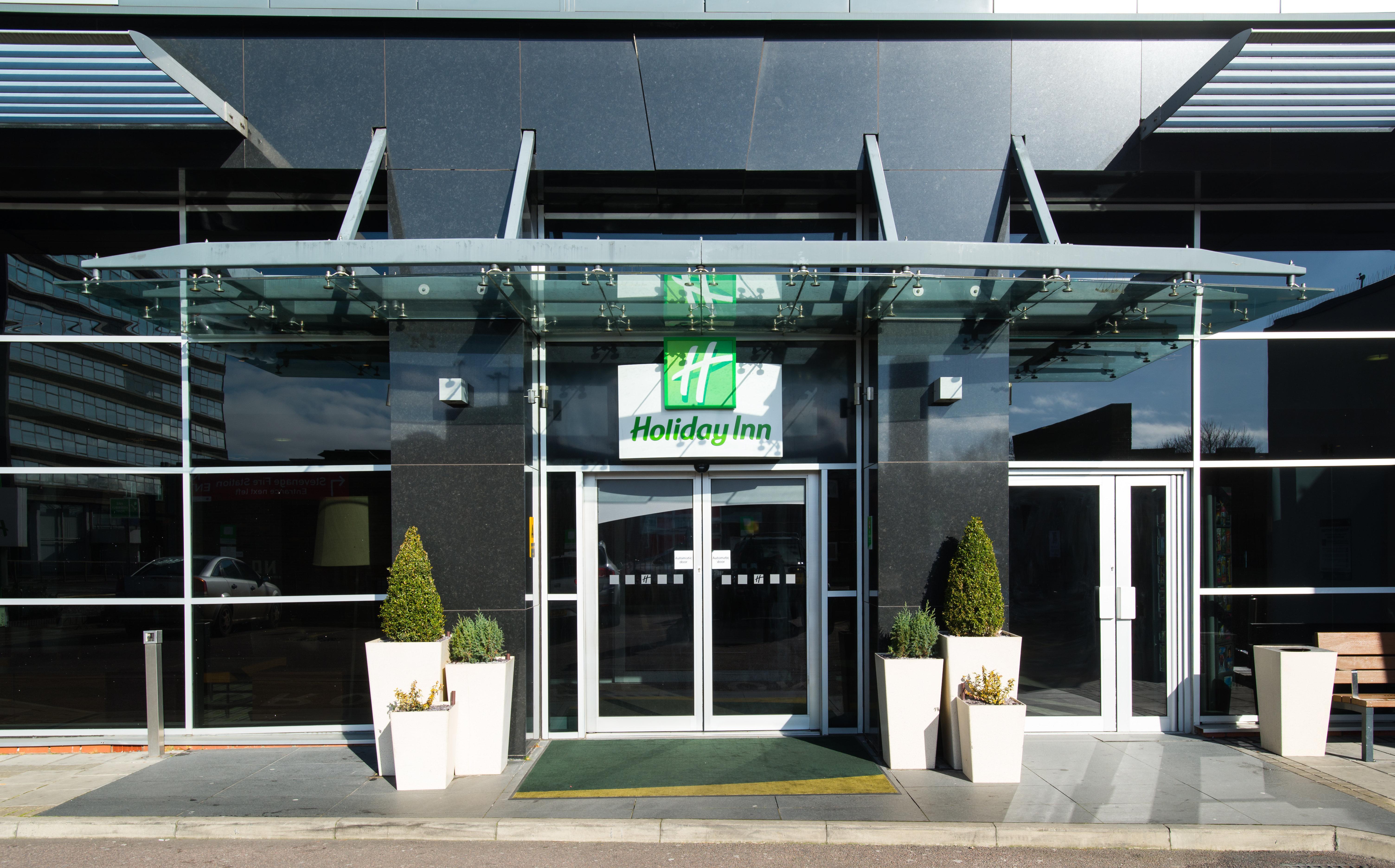 Holiday Inn Stevenage By Ihg Exterior foto
